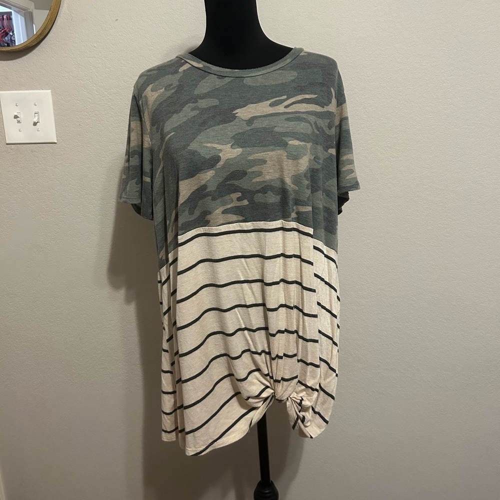 Women’s plus size camo/stripped top